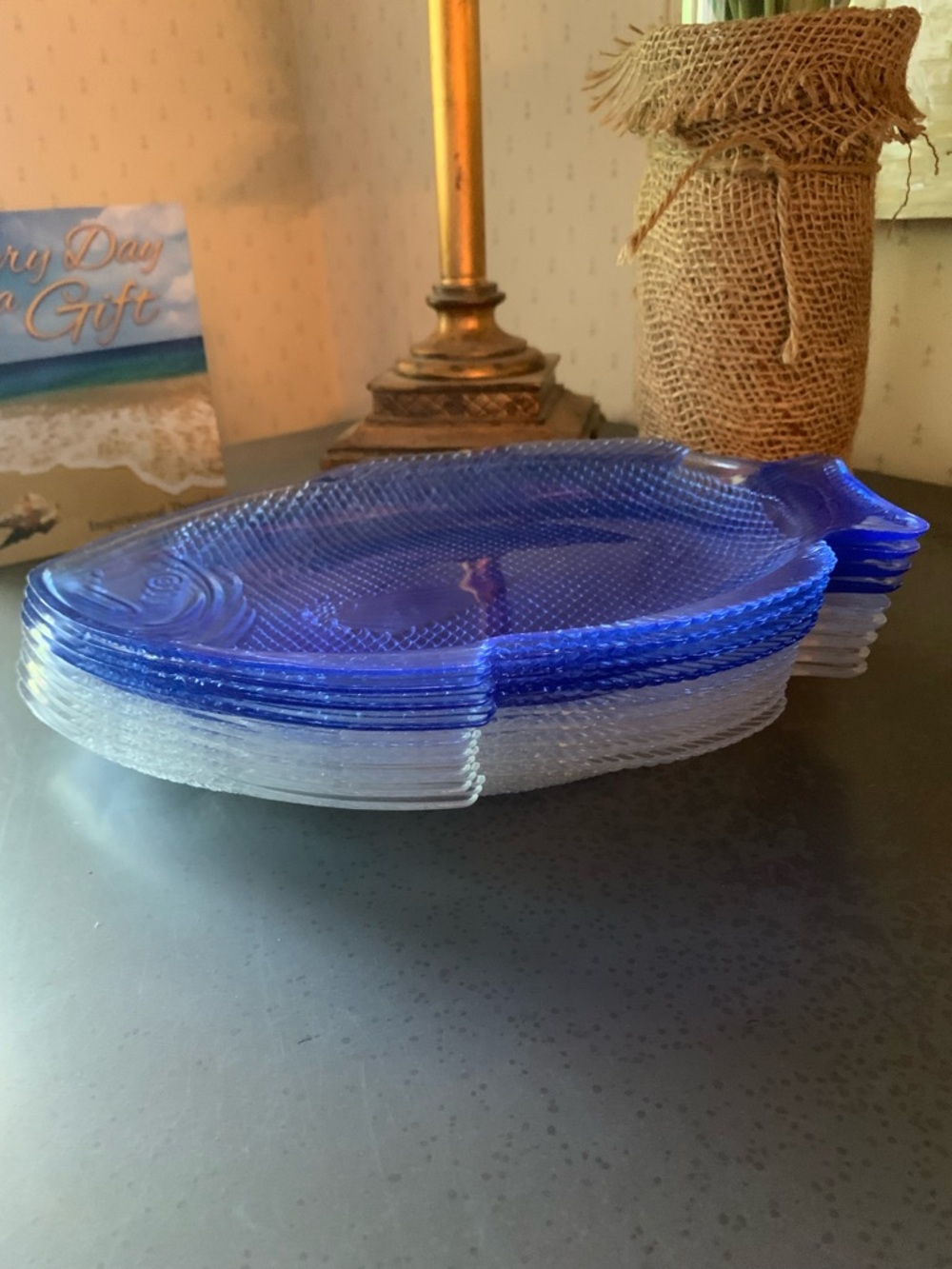 9 PARTY plastic fish small plates, perfect for that SEAFOOD touch. - Picture 6 of 9